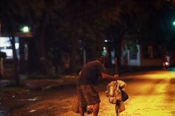 Sài Gòn lặng lẽ trong đêm đầu giãn cách toàn thành phố