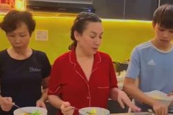 Phi Nhung và Hồ Văn Cường lần đầu lộ diện sau ồn ào 'ăn chặn cát-sê', tiết lộ sắp xa con trai nuôi