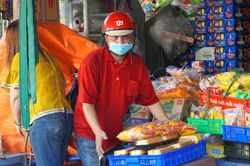 Chủ hàng quán ở TP.HCM đóng sập cửa khi thấy đoàn kiểm tra