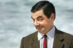 Mr. Bean Rowan Atkinson U70 hạnh phúc bên người tình trẻ tuổi