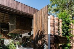 Độc đáo với thiết kế mới lạ của nhà gỗ cấp 4 gác lửng không cửa