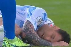 Messi cười sau pha ngã vờ