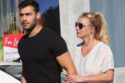 Cha Britney Spears bị tố chủ mưu hại con gái