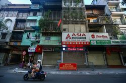 Phong tỏa nhiều nơi ở Hà Nội liên quan ca nhiễm nCoV