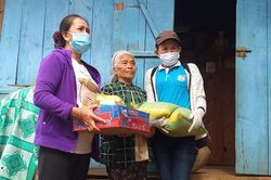 Nhiều phần quà dành tặng người dân khó khăn vì dịch Covid-19