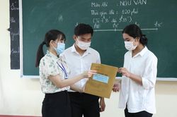 Thi tốt nghiệp THPT: Quy trình chấm thi môn Ngữ văn có gì đặc biệt?
