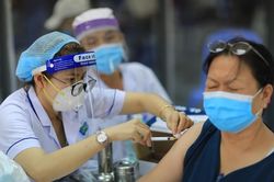 EuroCham: 'Không thể thoát dịch bệnh nếu không đẩy mạnh tiêm chủng'