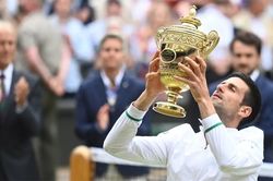 Novak Djokovic giành ngôi vô địch Wimbledon 2021