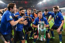 Tạm biệt Euro, Cúp vàng đã về thành Rome