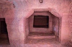 Phát hiện khu mộ gia tộc 1.000 năm: Mộ chồng lên mộ khiến mộ tặc cũng 'bó tay'