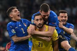 Lý do Donnarumma ngơ ngác dù cản được cú sút của Saka