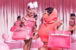 Cardi B tặng con gái dây chuyền kim cương 250.000 USD