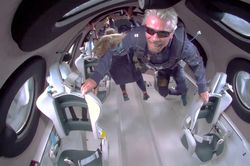 Lời nhắn của tỷ phú Richard Branson từ không gian
