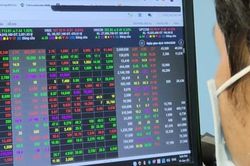 VCB ảnh hưởng tiêu cực, Vn-Index chật vật tăng nhẹ