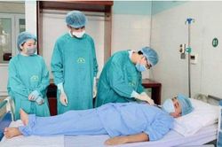 Mẹ hiến thận cứu con trai