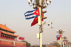 Trung Quốc kêu gọi dỡ bỏ cấm vận kinh tế Cuba, ủng hộ La Habana duy trì ổn định xã hội