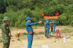 Cát Tiên: Phát triển đảng viên trong lực lượng dân quân tự vệ và dự bị động viên