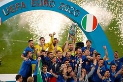 Anh - Italia, ánh sáng của bóng đá