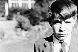 Stephen Hawking - cậu bé mê chế tạo