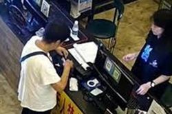 Cụ bà 80 tuổi ở Trung Quốc ngồi quán net mỗi ngày