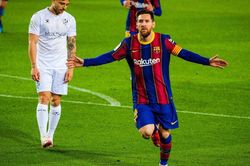 Messi giảm 50% lương để ký hợp đồng 5 năm với Barca