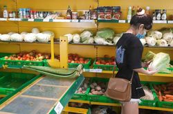 TPHCM mở lại một số chợ truyền thống