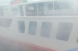 Cháy tàu chở 109 người ngoài khơi Indonesia