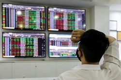 Cổ phiếu TCB, VPB và VCB kéo chỉ số Vn-Index giảm sâu