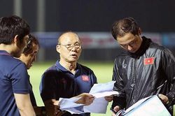 Thầy Park về nhà thăm mẹ