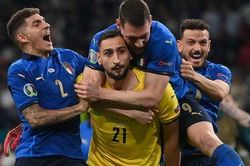 Donnarumma chia tay Milan đầy xúc động, bay đến PSG