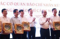 Báo chí cần tiếp tục đẩy mạnh đấu tranh chống tham nhũng, tiêu cực