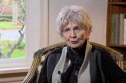 Nhà văn đoạt giải Nobel Alice Munro: Bậc thầy truyện ngắn tuổi 90