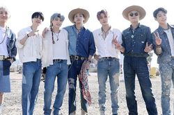Từ chối in ảnh BTS vì 'tuyên truyền đồng tính' khiến fan bức xúc