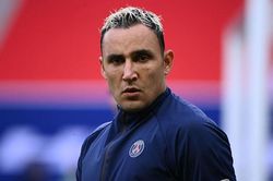 Keylor Navas đen đủi, tránh Courtois thì gặp Donnarumma