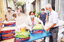 Chia sẻ yêu thương trong đại dịch