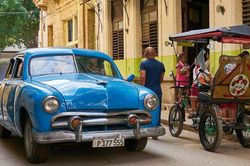 Nhà Trắng có thể nới lỏng lệnh cấm chuyển tiền về Cuba