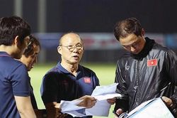Ông Park Hang-seo đổi lịch tập trung đội tuyển Việt Nam?