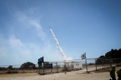 Hệ thống vòm sắt bắn nhầm tiêm kích Israel
