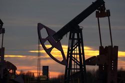 Giá dầu sụt mạnh sau khi có tin Saudi Arabia và UAE nhượng bộ về sản lượng
