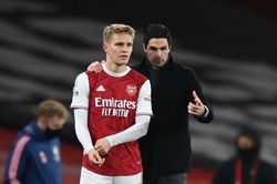 Mikel Arteta lại phải đau đầu về vị trí tiền vệ kiến thiết