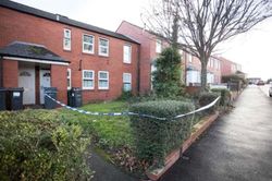 Để con 7 tuổi chết cóng ngoài cửa, mẹ bị buộc tội ngộ sát