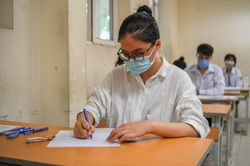 Cần làm rõ vụ đề thi Sinh có nhiều chỗ giống phần ôn tập của giáo viên