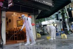 Hà Nội: 4 ca mắc COVID, 2 người ho, sốt đi khám phát hiện dương tính