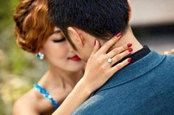 Vợ trẻ ăn cơm nhà rồi vác bụng bầu với... ông hàng xóm độc thân