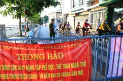 Hình ảnh người dân Thủ đô vẫn đạp xe, tập thể dục bất chấp quy định