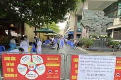 Hà Nội: Thêm 2 ca mắc COVID-19 và nhiều F1 liên quan ở nơi làm việc