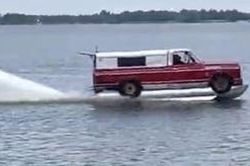 Clip sự thật về 'ôtô chạy băng băng trên mặt nước'