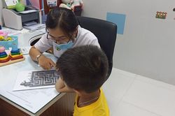 Phát hiện sớm trẻ rối loạn tâm lý khi ở nhà tránh dịch COVID-19