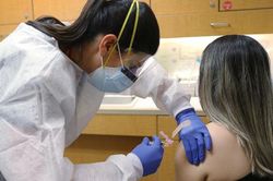 Giới trẻ Hàn Quốc thành nạn nhân của việc thiếu vaccine Covid-19