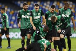 Giải bóng đá Italia cấm các đội bóng mặc áo màu xanh lá cây